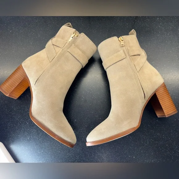 COACH Olivia Suede Bootie Women's Boots Oat Color Size 6.5 Heel Side Zip Gold - Picture 10 of 14